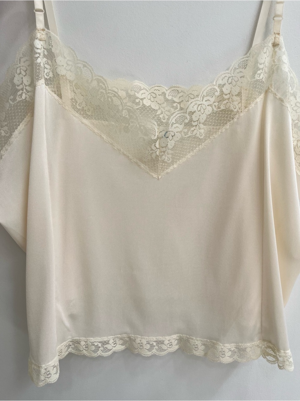 Vintage Bari ivory lace-trimmed nylon cami features an ILGWU union label size 44 - Picture 3 of 7